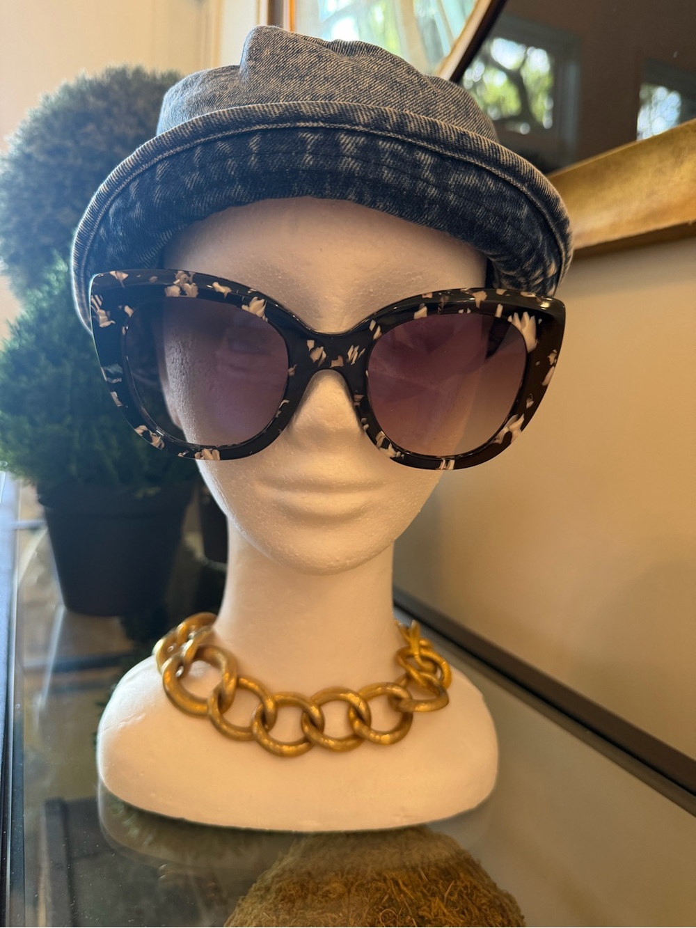 Alice + Olivia Black and White Tortoiseshell Cat-Eye Sunglasses